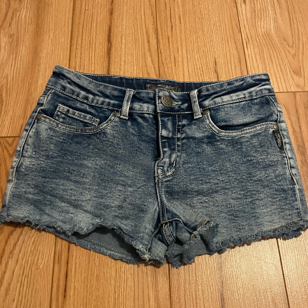 sliver jeans, light washed blue jean shorts